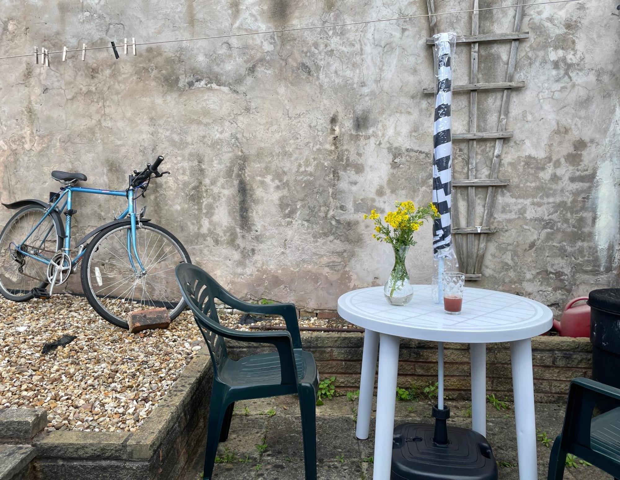 Rarely New! Sunning King-bed With A Mini Fridge, Delicate Work Space And Breakfast In A 3-bed Cosy House, Super Quiet And Full Of Hospitality Homestay *