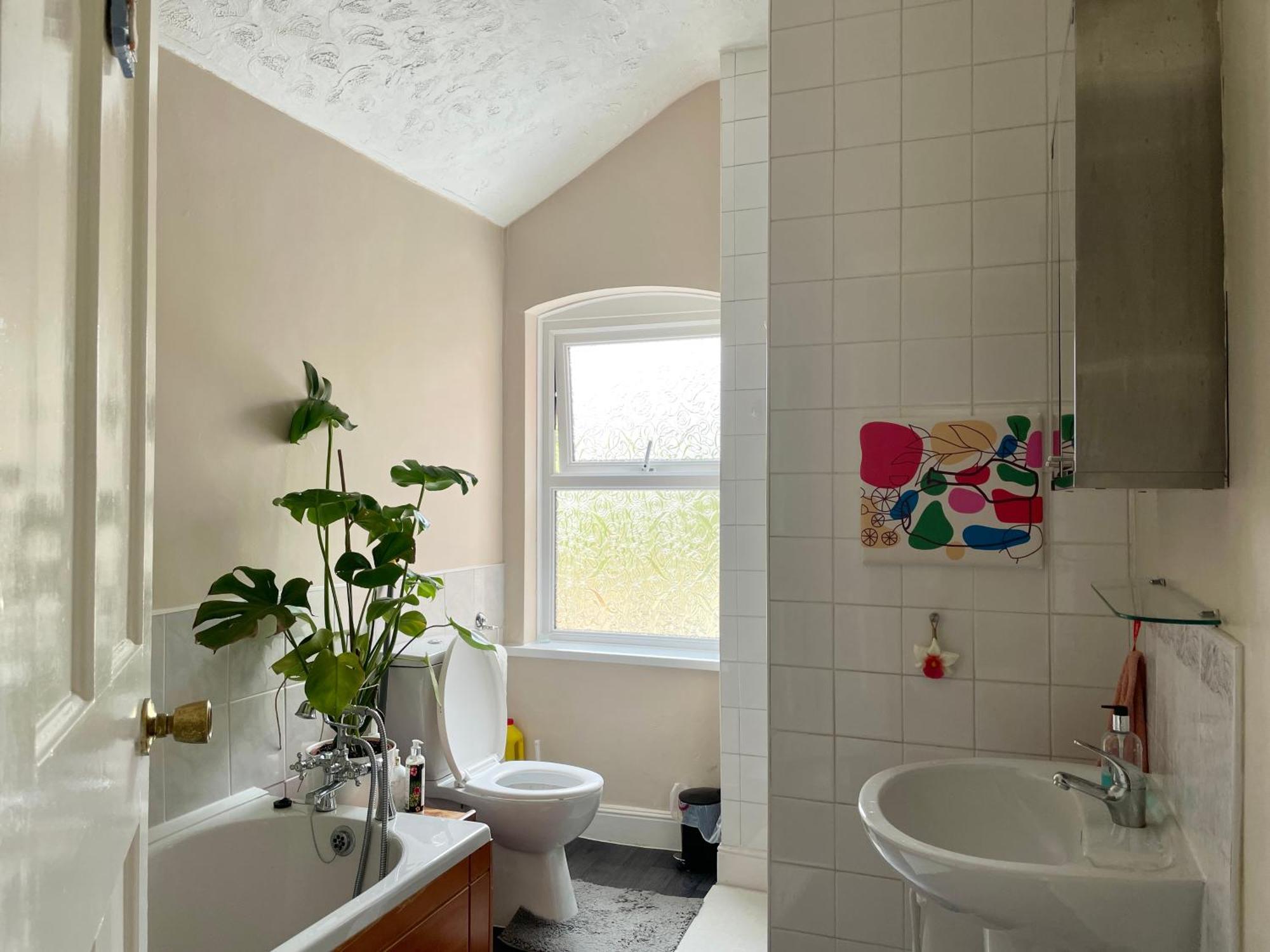 Homestay Rarely New! Sunning King-bed With A Mini Fridge, Delicate Work Space And Breakfast In A 3-bed Cosy House, Super Quiet And Full Of Hospitality Birmingham