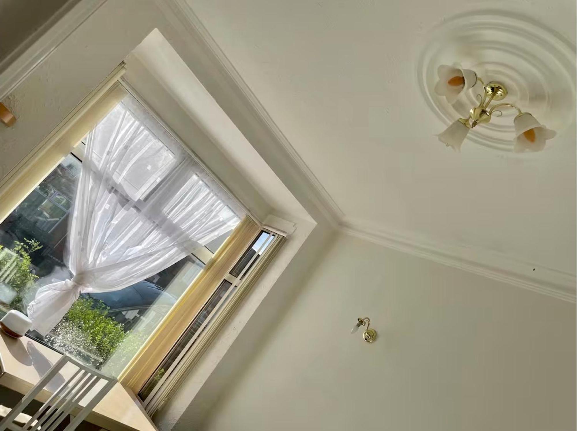 Homestay Rarely New! Sunning King-bed With A Mini Fridge, Delicate Work Space And Breakfast In A 3-bed Cosy House, Super Quiet And Full Of Hospitality