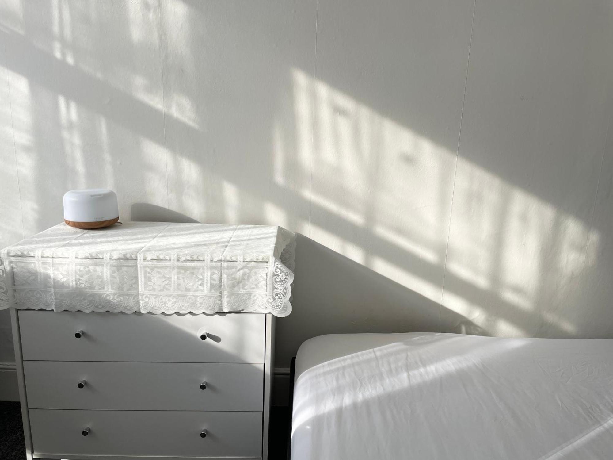 Rarely New! Sunning King-bed With A Mini Fridge, Delicate Work Space And Breakfast In A 3-bed Cosy House, Super Quiet And Full Of Hospitality Homestay Birmingham