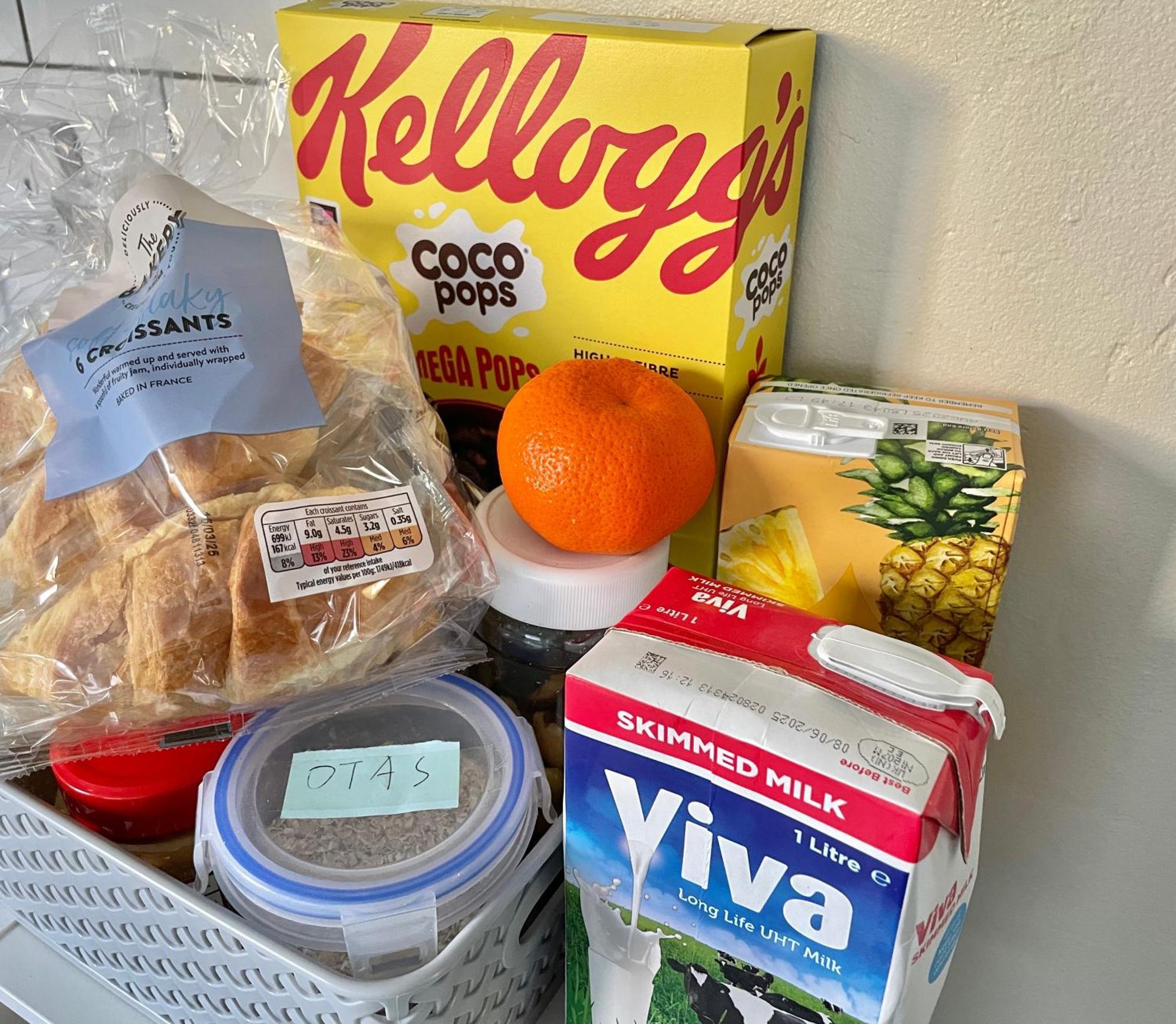 Homestay Rarely New! Sunning King-bed With A Mini Fridge, Delicate Work Space And Breakfast In A 3-bed Cosy House, Super Quiet And Full Of Hospitality *